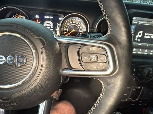 Used 2018 Jeep Wrangler Unlimited Sahara image 19