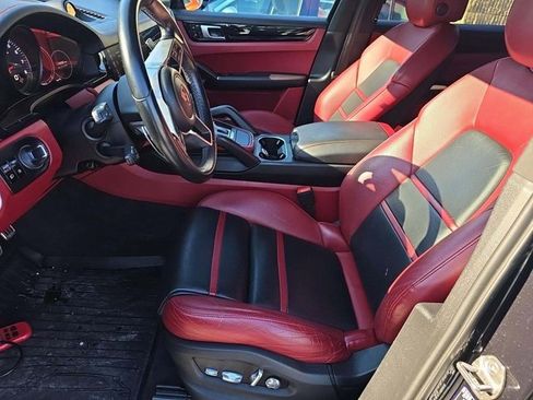 Used 2020 Porsche Cayenne S image 5