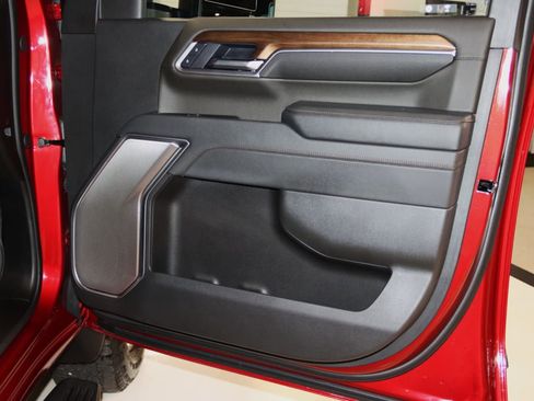 Used 2025 Chevrolet Silverado 2500 High Country w/ Technology Package AWD/4WD image 72