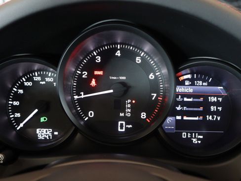 Certified 2023 Porsche Macan AWD/4WD image 14