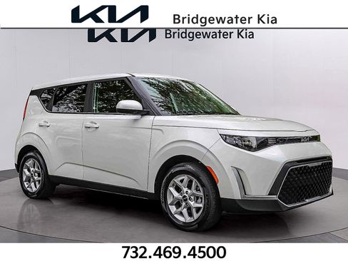 Certified 2025 Kia Soul LX w/ LX Technology Package FWD image 1
