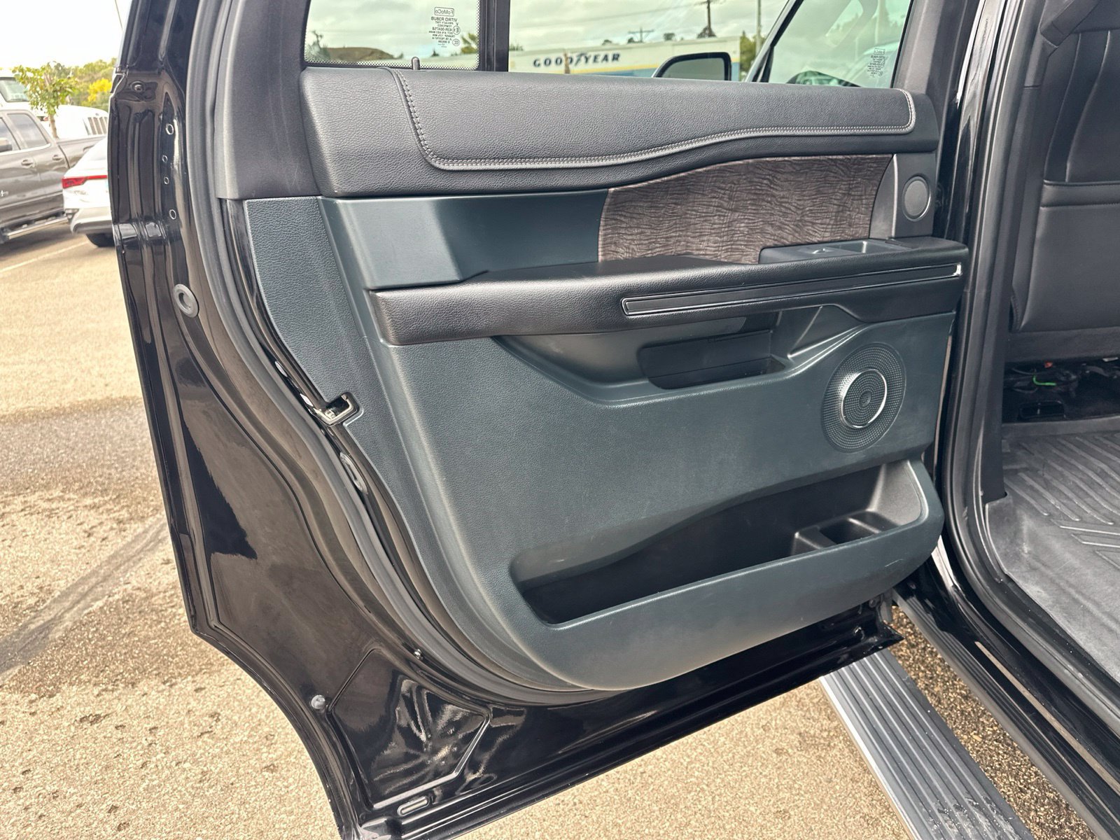 Used 2018 Ford Expedition Max Limited AWD/4WD image 22