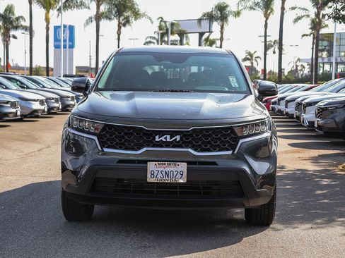 Used 2022 Kia Sorento LX AWD/4WD image 2