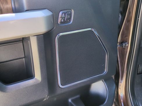 Used 2020 Ford F150 Lariat image 14