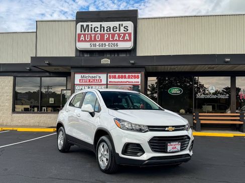 Used 2019 Chevrolet Trax LS AWD/4WD image 2
