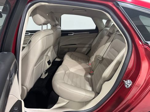 Used 2018 Ford Fusion SE w/ Equipment Group 602A FWD image 20