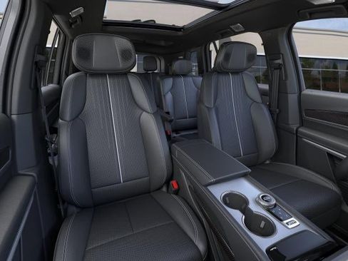 New 2026 Cadillac Vistiq Luxury w/ LPO, Floor Liner Package AWD/4WD image 16