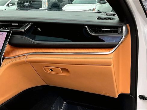 Used 2022 Jeep Grand Cherokee Summit AWD/4WD image 27