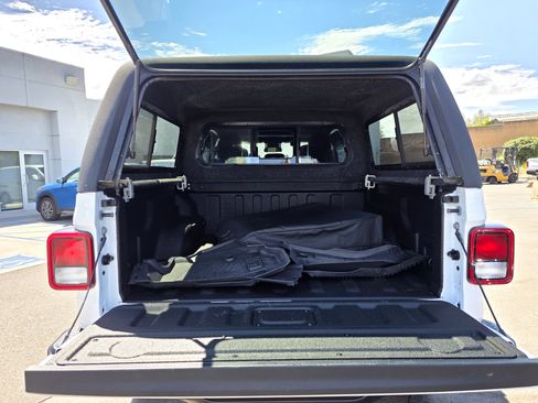 Certified 2025 Jeep Gladiator Sport AWD/4WD image 18