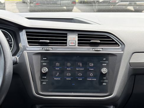 Used 2019 Volkswagen Tiguan SE w/ Panoramic Sunroof Package AWD/4WD image 13