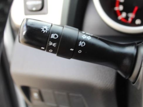 Used 2009 Pontiac Vibe Base w/ Sun And Sound Package image 17