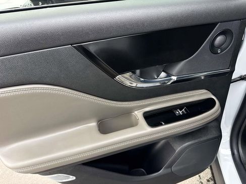 Used 2025 Lincoln Corsair Grand Touring w/ Equipment Group 302A image 8