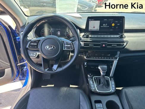 Certified 2021 Kia Seltos SX w/ SX Sunroof Package AWD/4WD image 15