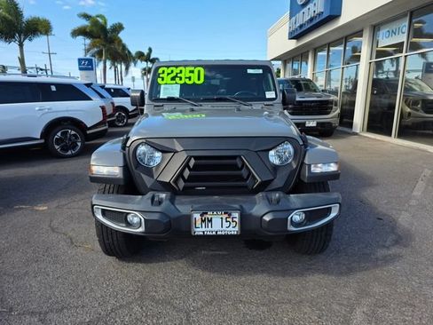 Used 2022 Jeep Wrangler Unlimited Sahara AWD/4WD image 2