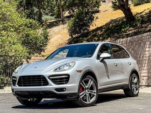Used 2011 Porsche Cayenne Turbo AWD/4WD image 2