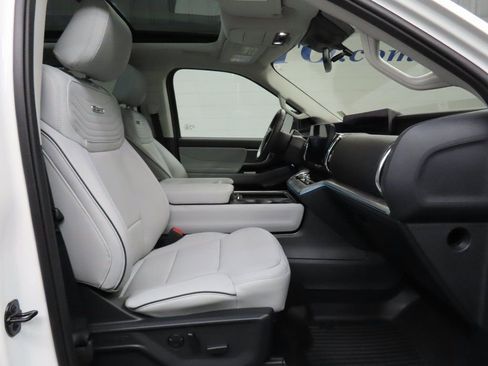 Used 2025 Ford Expedition Max Platinum w/ Platinum Ultimate Package image 29