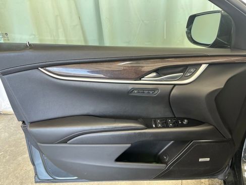 Used 2015 Cadillac XTS Luxury image 9