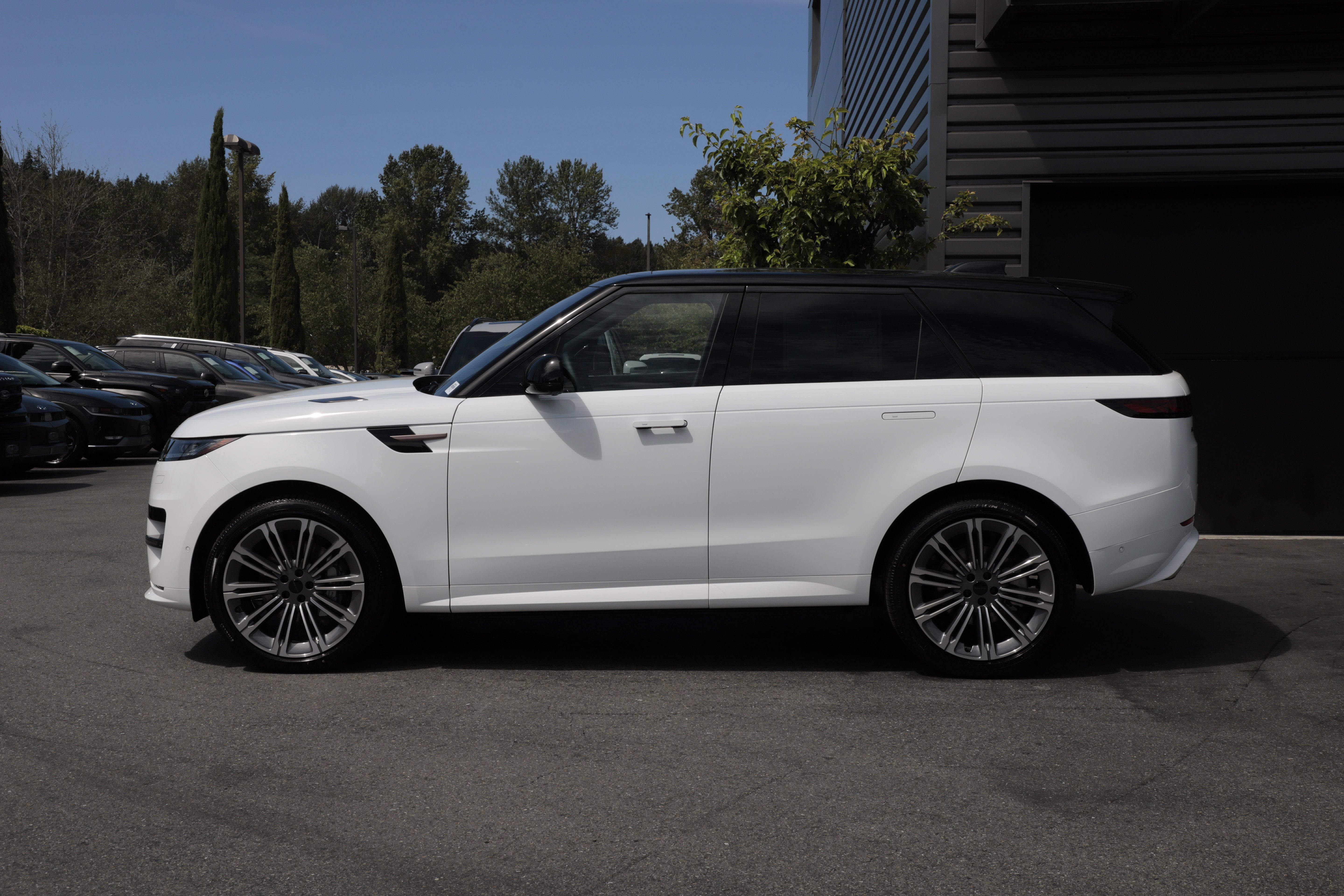 New 2026 Land Rover Range Rover Sport Dynamic SE AWD/4WD image 5