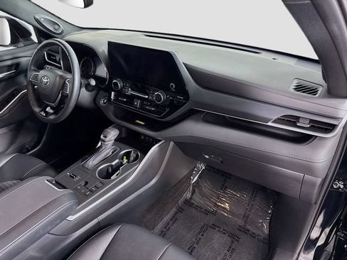 Used 2023 Toyota Highlander XSE FWD image 29