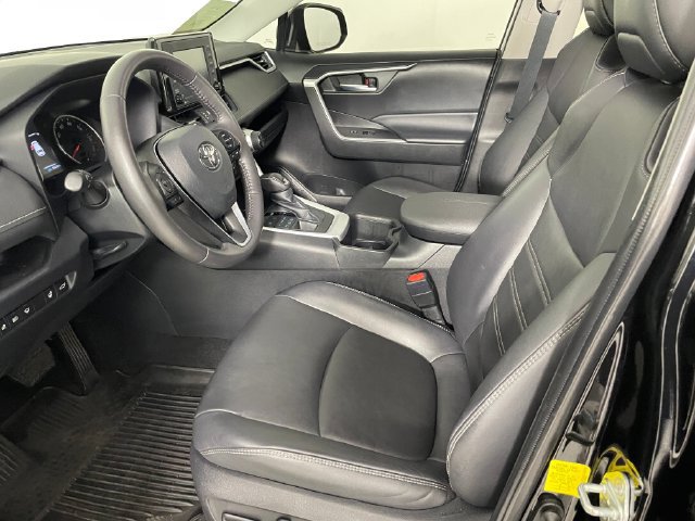 Used 2022 Toyota RAV4 XLE Premium AWD/4WD image 2