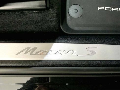 Certified 2024 Porsche Macan S image 19