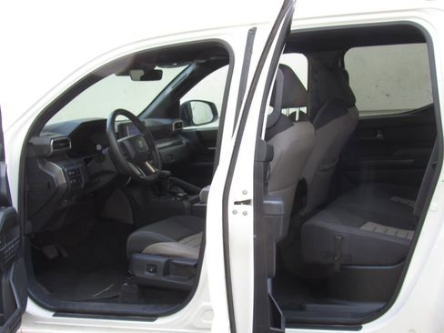 Certified 2024 Toyota Tacoma TRD Off-Road AWD/4WD image 16