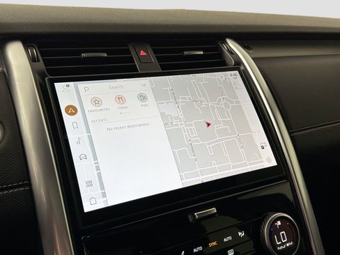 Certified 2024 Land Rover Discovery Dynamic SE image 14