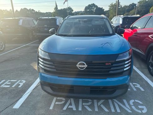 Used 2025 Nissan Kicks SR FWD image 2