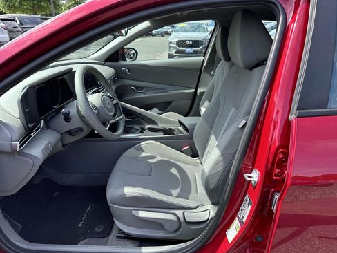 Used 2023 Hyundai Elantra SE FWD image 12