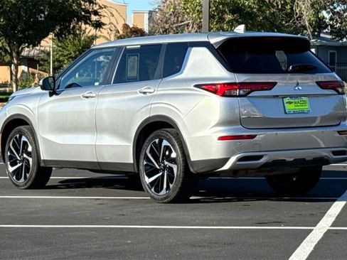 Used 2024 Mitsubishi Outlander FWD image 3