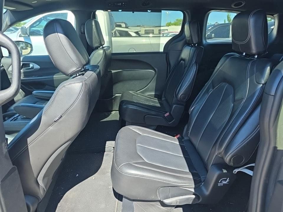 Used 2024 Chrysler Pacifica Touring-L w/ S Appearance Package FWD image 8