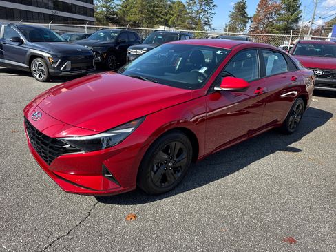 Certified 2023 Hyundai Elantra SEL image 3