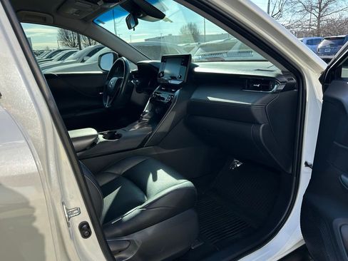 Used 2022 Toyota Venza XLE image 33