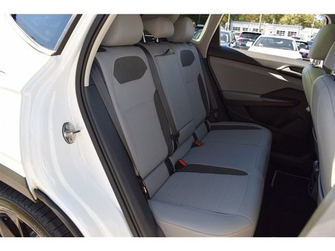 Used 2023 Volkswagen Taos SE w/ Panoramic Sunroof Package image 14