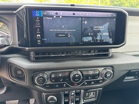 Used 2024 Jeep Wrangler Unlimited w/ Convenience Group AWD/4WD image 6
