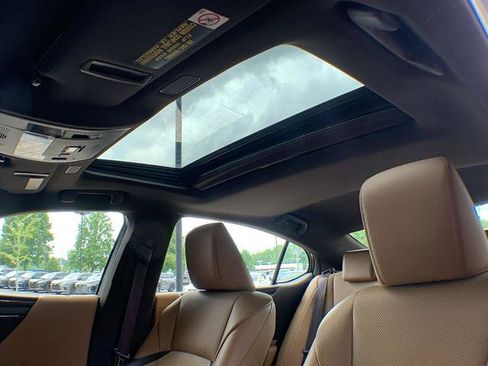 Used 2019 Lexus ES 300h w/ Premium Package FWD image 22