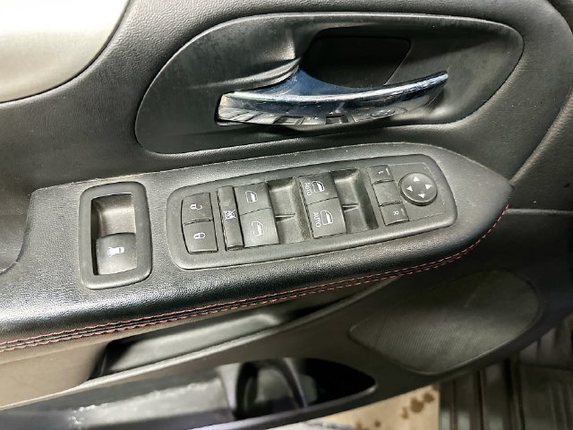 Used 2016 Dodge Grand Caravan R/T w/ Driver Convenience Group FWD image 18