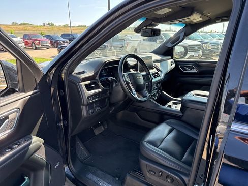 Used 2024 Chevrolet Suburban LT RWD image 20