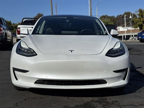 Used 2020 Tesla Model 3 Standard Range Plus image 5