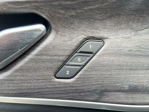 Used 2023 Jeep Grand Cherokee Limited w/ Luxury Tech Group II image 17