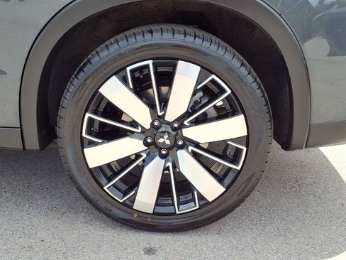 Used 2025 Mitsubishi Outlander SE AWD/4WD image 11
