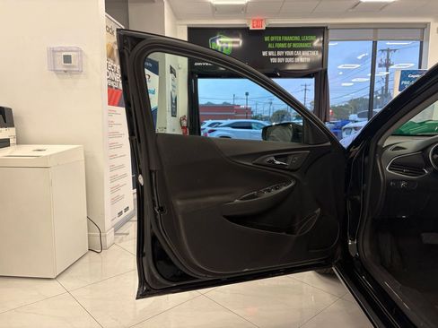 Used 2025 Chevrolet Malibu LT image 34