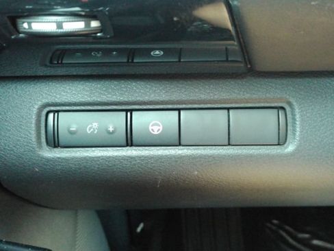 Used 2022 Nissan Pathfinder SV FWD image 34