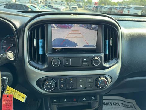 Used 2020 Chevrolet Colorado LT w/ Safety Package RWD image 15