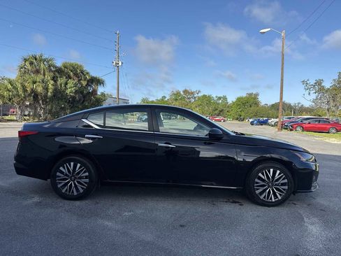Used 2024 Nissan Altima 2.5 SV AWD/4WD image 10