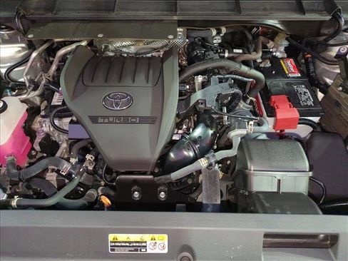 Used 2023 Toyota Highlander XLE FWD image 24