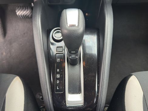 Used 2021 Nissan Versa SV image 28