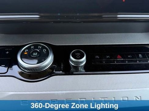 Used 2025 Ford Expedition Active AWD/4WD image 21