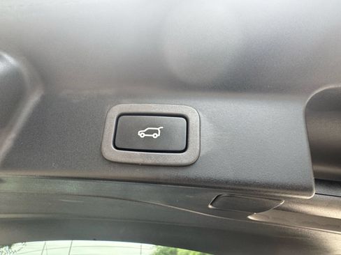 Used 2017 Jaguar F-PACE Prestige AWD/4WD image 14