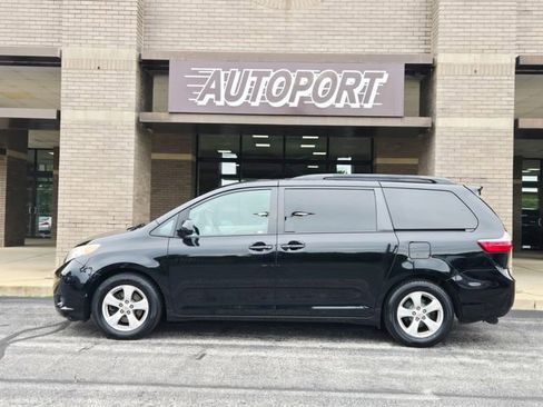 Used 2016 Toyota Sienna LE FWD image 5